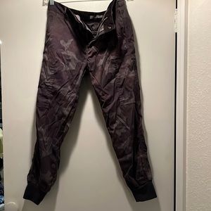 Prana Cargo Joggers size 4 in grey camo
